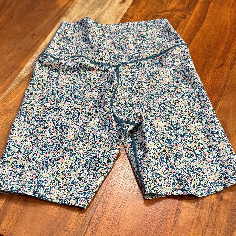 Sage Collective Sports top & Shorts - Picture 3 of 4